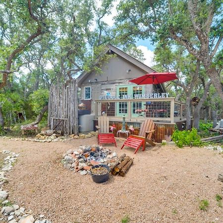 Snuggle Inn Wimberley Cabin With Fire Pit And Deck Luaran gambar
