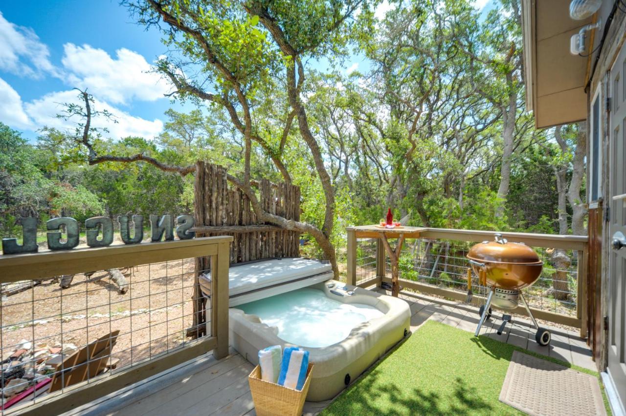 Snuggle Inn Wimberley Cabin With Fire Pit And Deck Luaran gambar