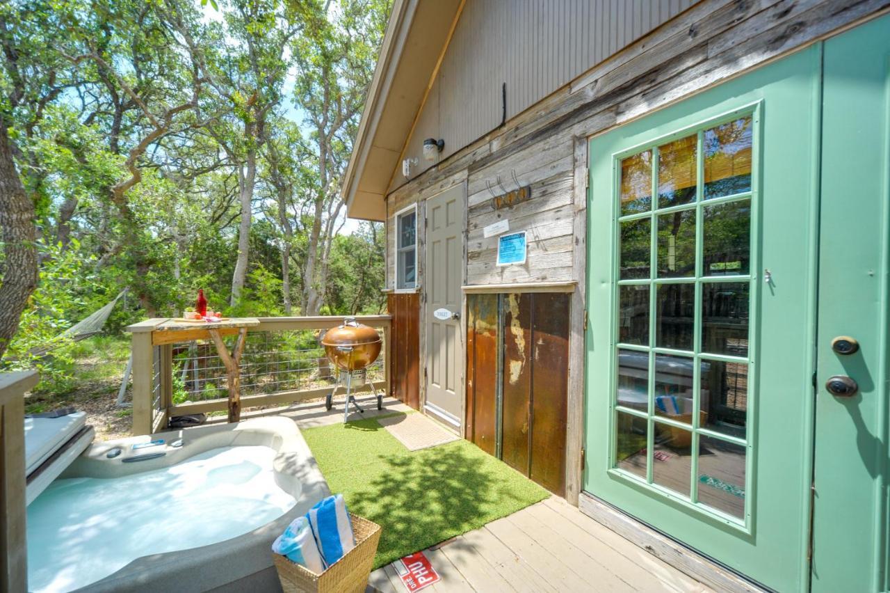Snuggle Inn Wimberley Cabin With Fire Pit And Deck Luaran gambar