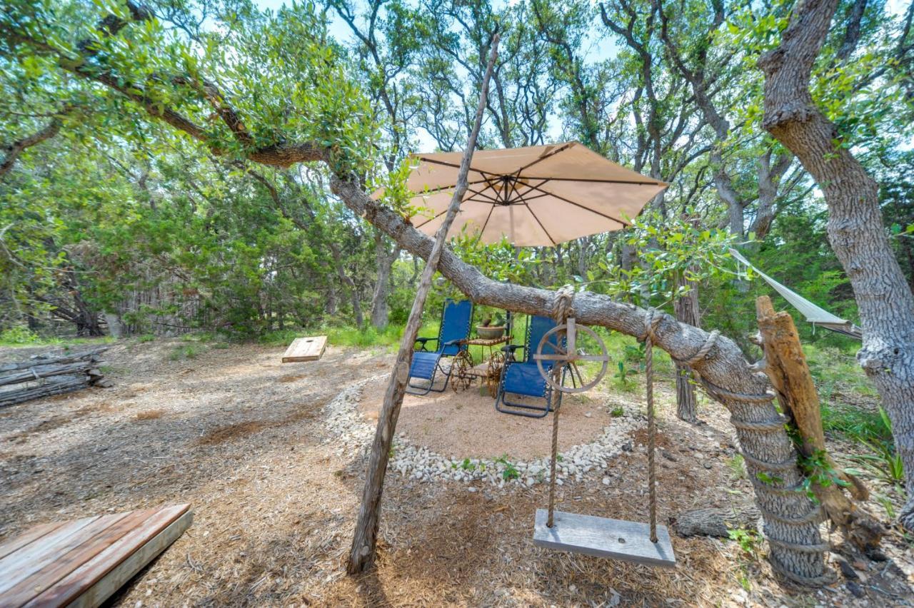 Snuggle Inn Wimberley Cabin With Fire Pit And Deck Luaran gambar
