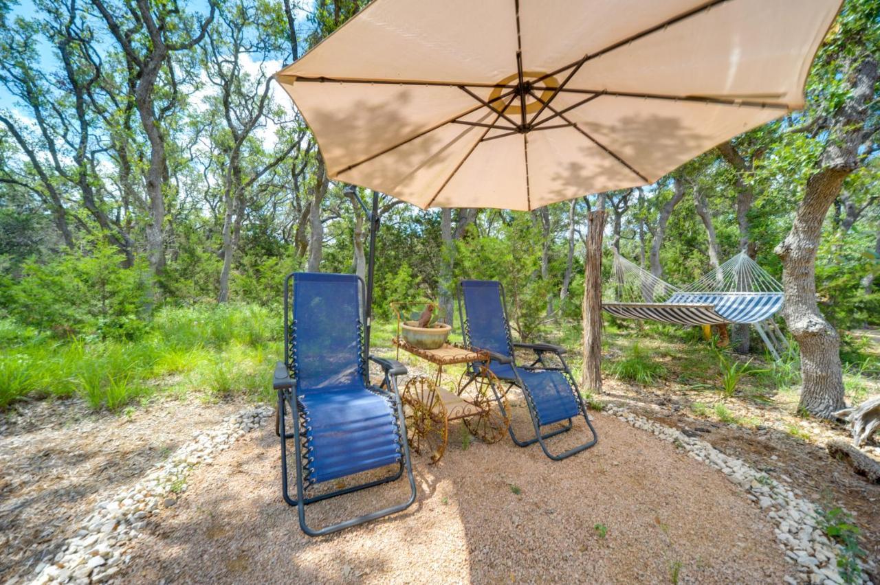 Snuggle Inn Wimberley Cabin With Fire Pit And Deck Luaran gambar
