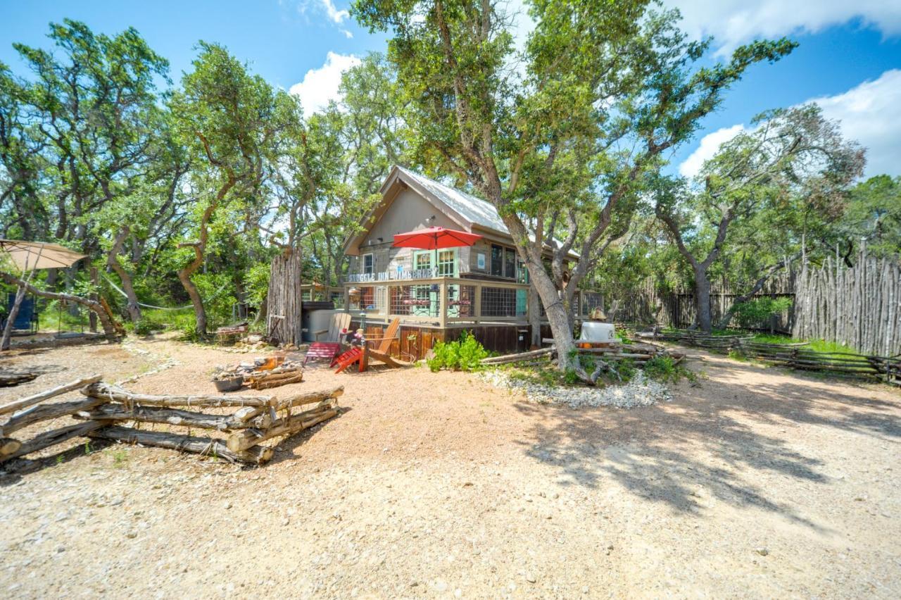 Snuggle Inn Wimberley Cabin With Fire Pit And Deck Luaran gambar