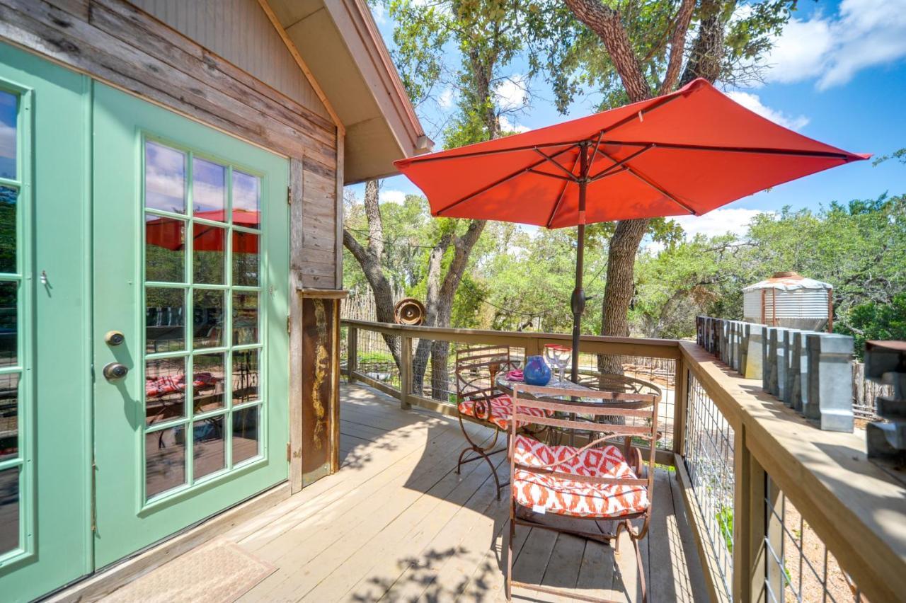 Snuggle Inn Wimberley Cabin With Fire Pit And Deck Luaran gambar
