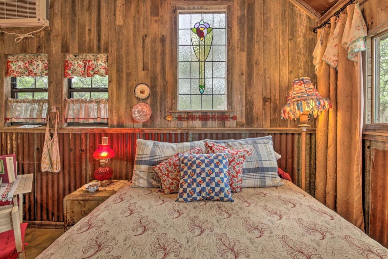 Snuggle Inn Wimberley Cabin With Fire Pit And Deck Luaran gambar
