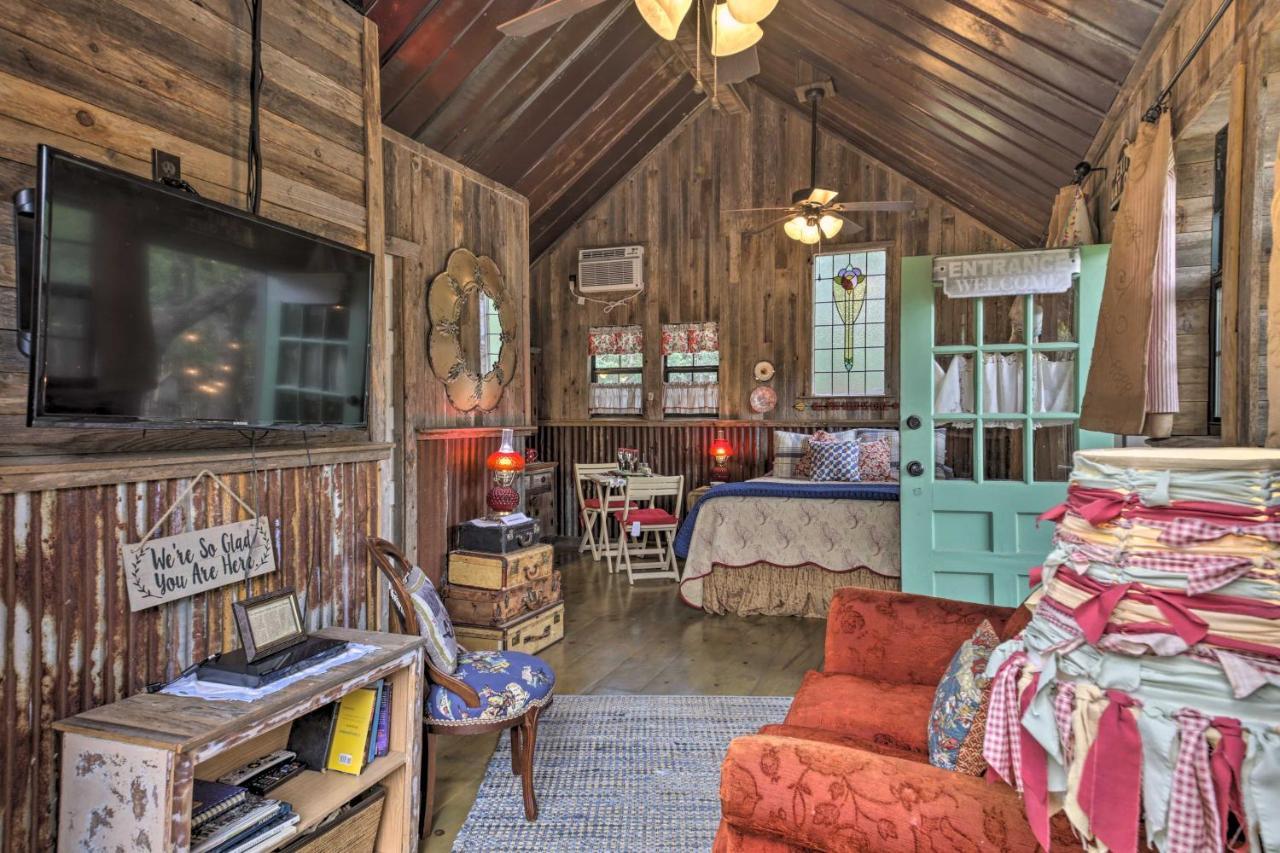 Snuggle Inn Wimberley Cabin With Fire Pit And Deck Luaran gambar