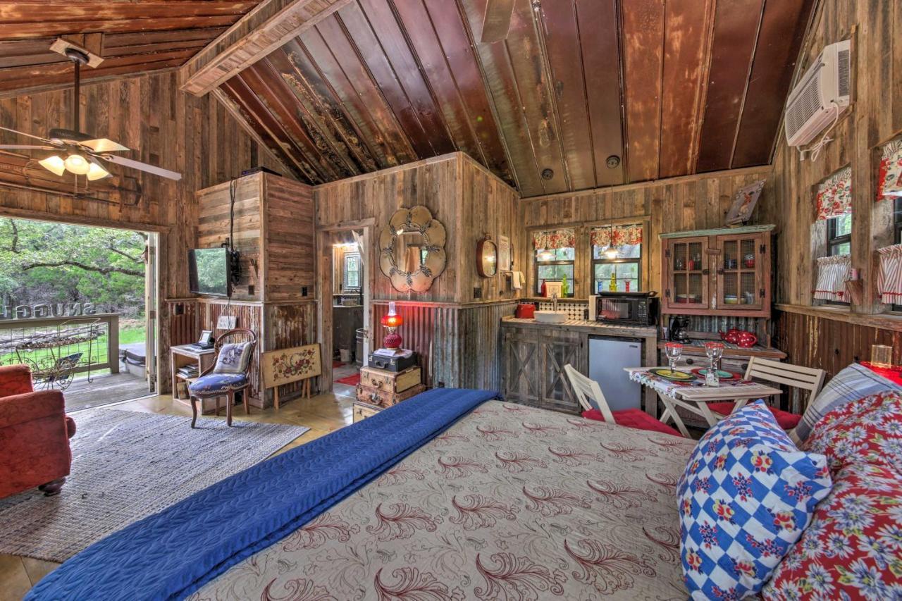 Snuggle Inn Wimberley Cabin With Fire Pit And Deck Luaran gambar