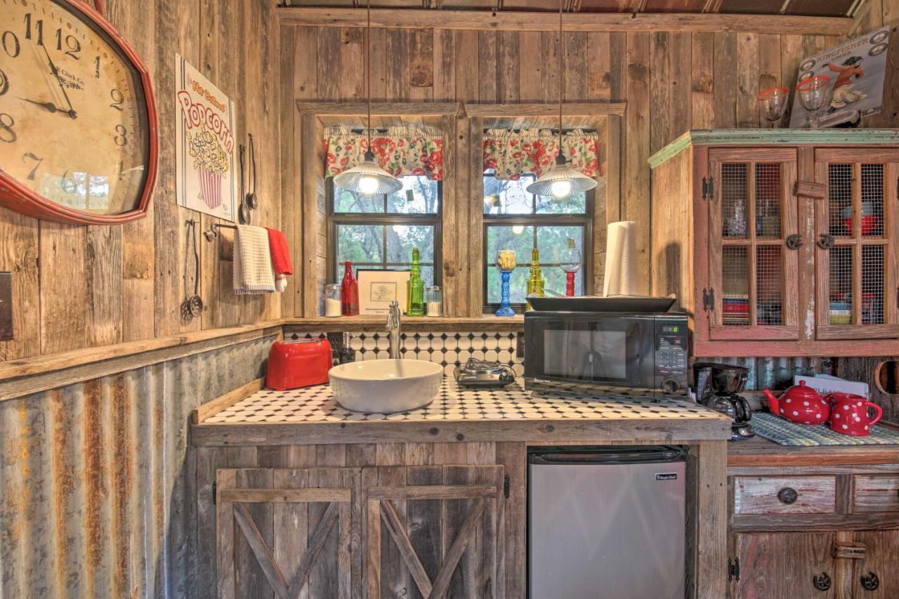 Snuggle Inn Wimberley Cabin With Fire Pit And Deck Luaran gambar