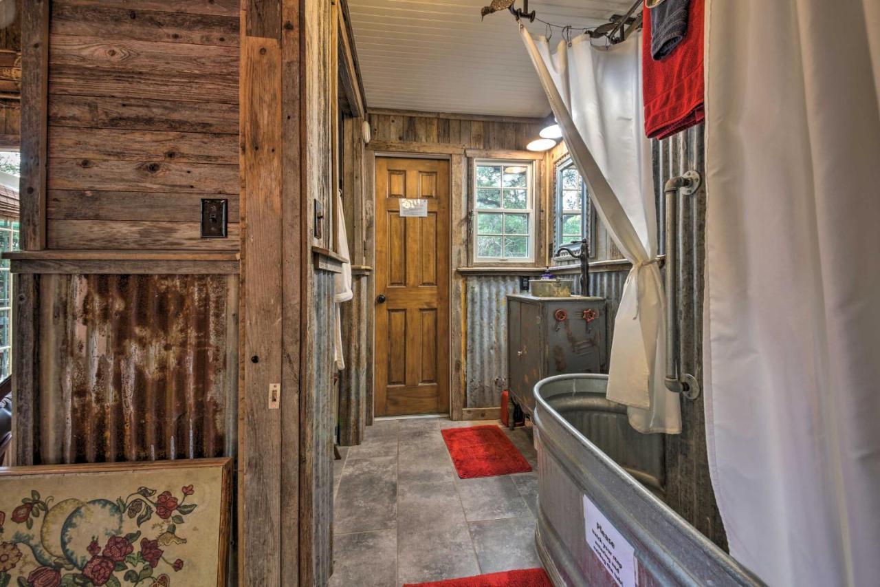 Snuggle Inn Wimberley Cabin With Fire Pit And Deck Luaran gambar