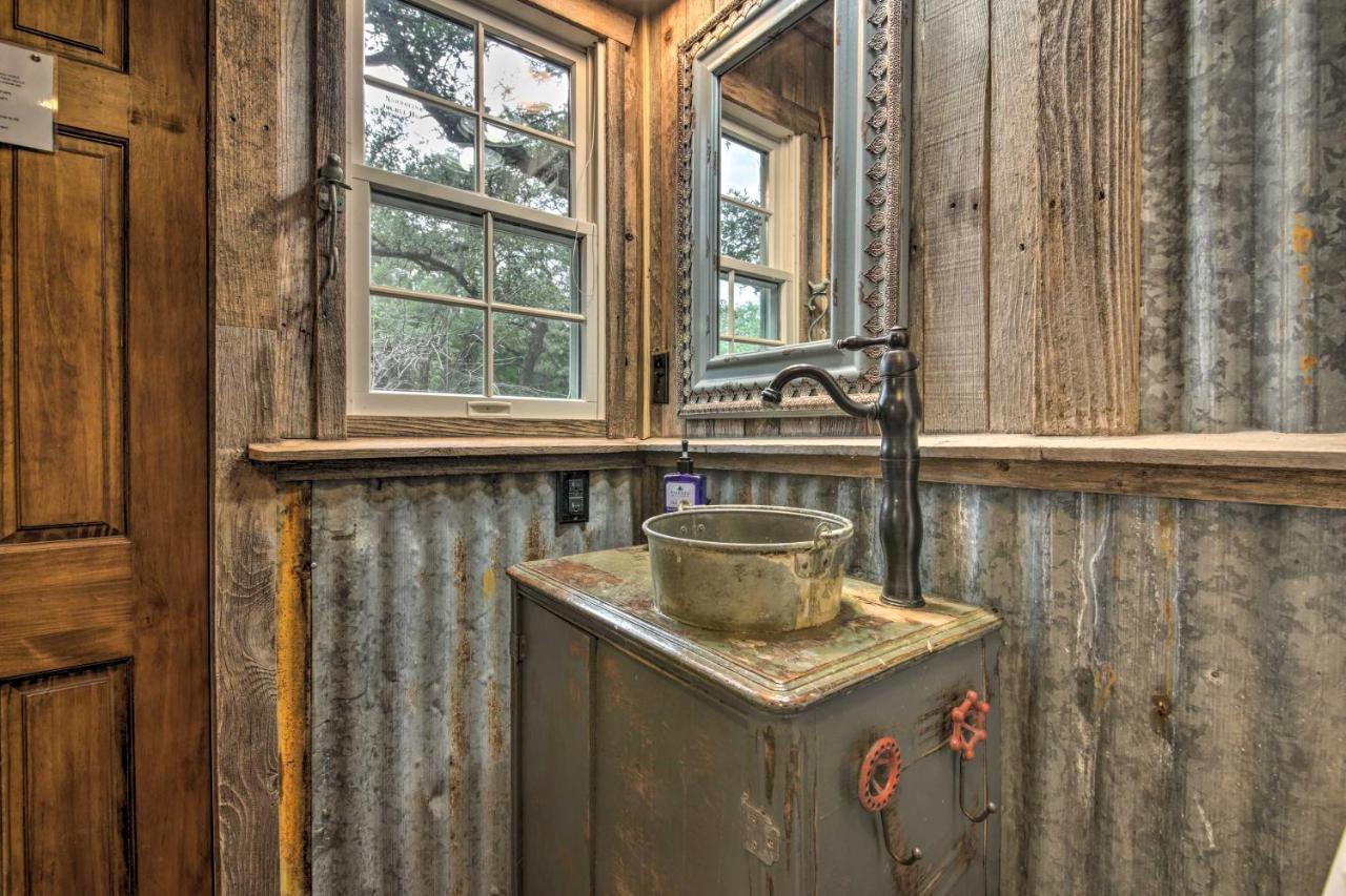 Snuggle Inn Wimberley Cabin With Fire Pit And Deck Luaran gambar